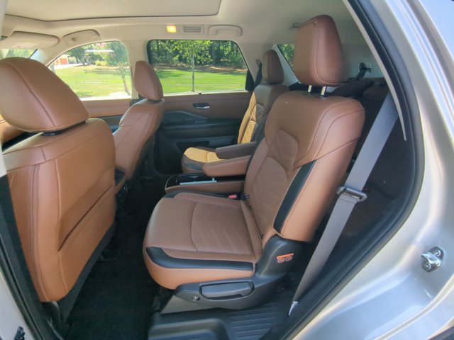 Used 2024 Nissan Pathfinder Platinum AWD/4WD image 23
