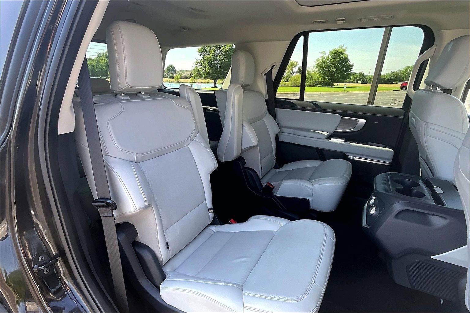 Certified 2025 Ford Expedition Platinum AWD/4WD image 17