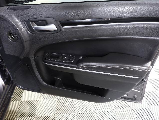 Used 2018 Chrysler 300 S w/ 300S Premium Group image 29