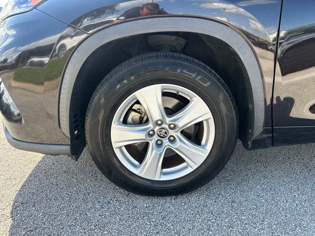 Used 2020 Toyota Highlander L FWD image 28