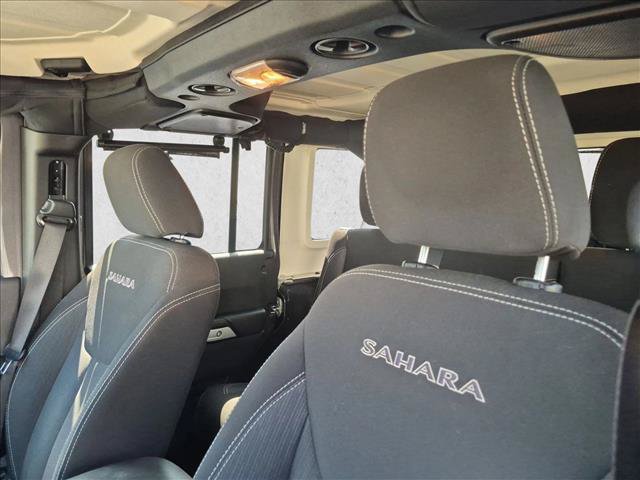 Used 2017 Jeep Wrangler Unlimited Sahara w/ Connectivity Group AWD/4WD image 13