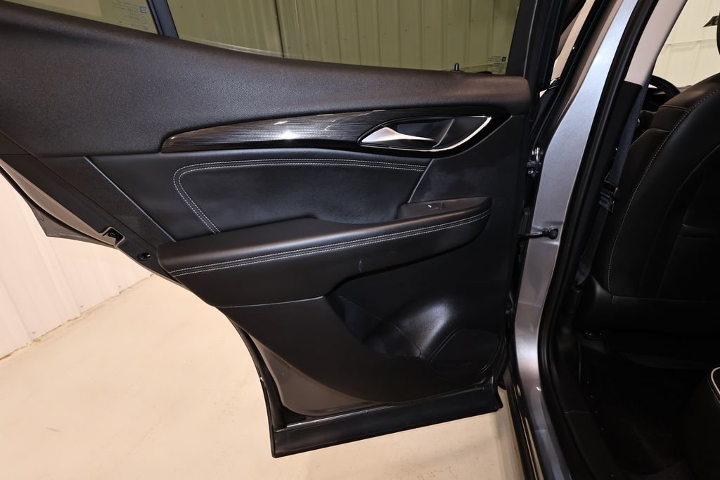Used 2021 Buick Envision Essence FWD image 16