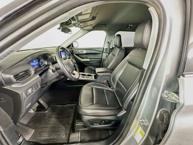 Certified 2022 Ford Explorer XLT w/ Equipment Group 202A AWD/4WD image 28