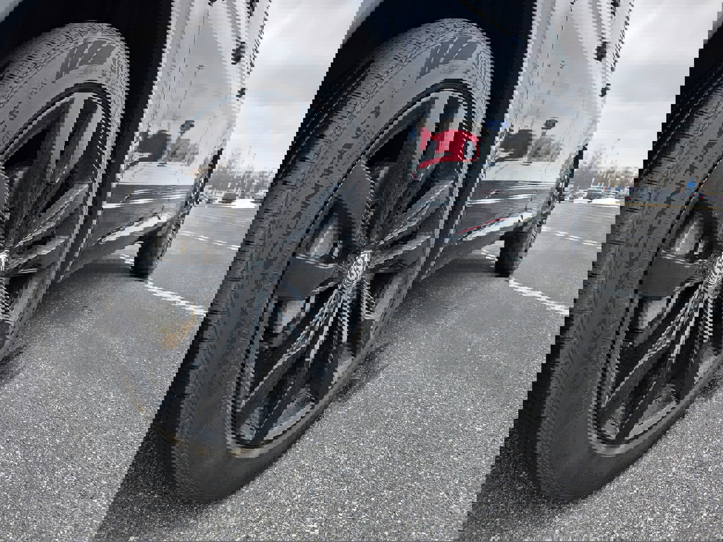 Used 2021 Volkswagen Tiguan SE R-Line image 17