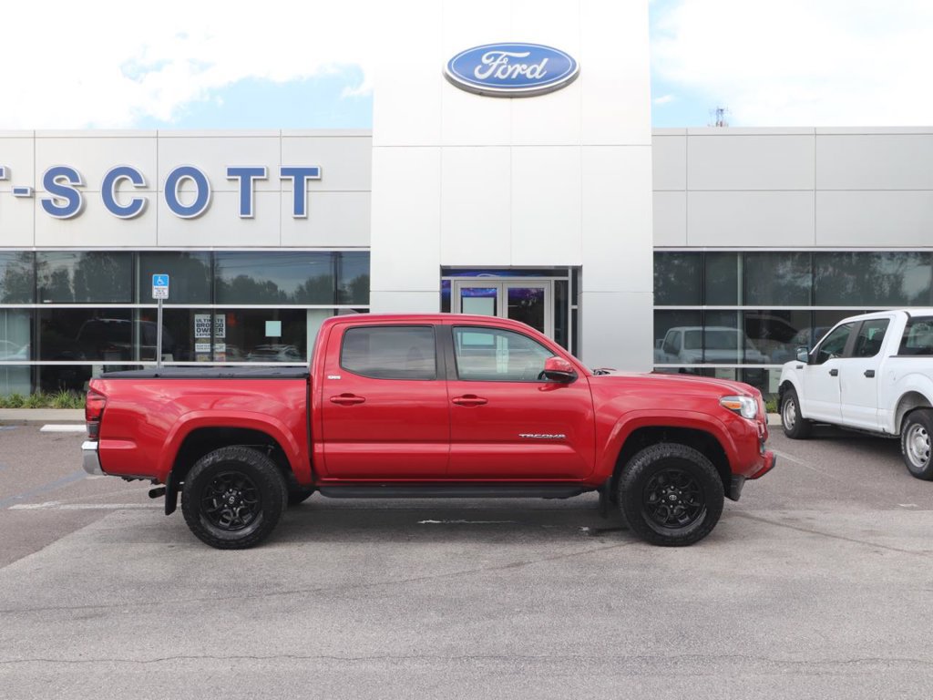 Used 2022 Toyota Tacoma SR5 AWD/4WD image 16