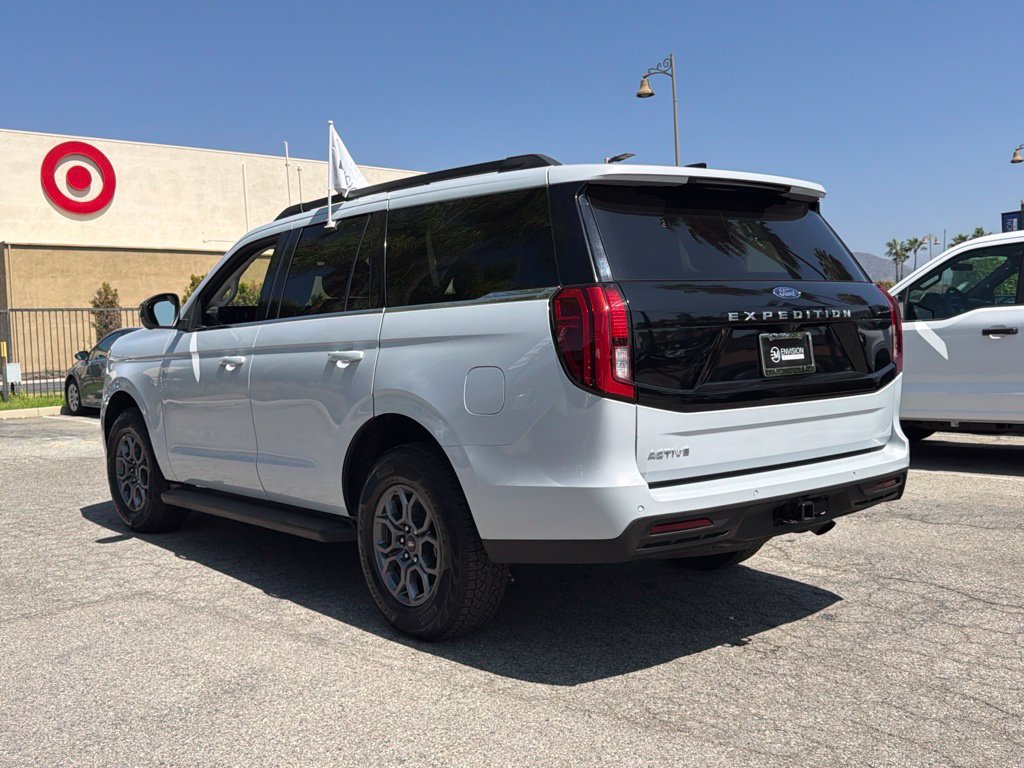 Certified 2025 Ford Expedition Active AWD/4WD image 8