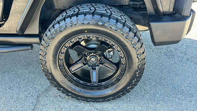 Used 2017 Jeep Wrangler Rubicon w/ Connectivity Group AWD/4WD image 6