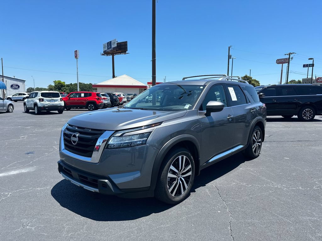 Used 2024 Nissan Pathfinder Platinum FWD image 3
