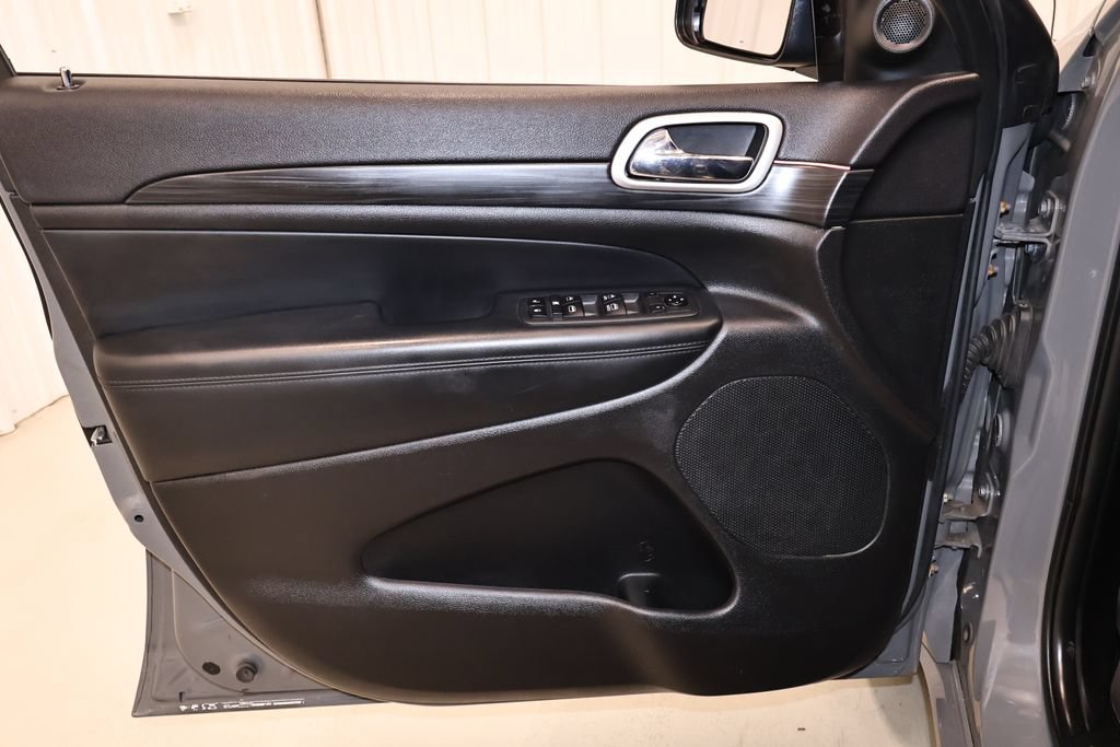 Used 2020 Jeep Grand Cherokee Altitude AWD/4WD image 10