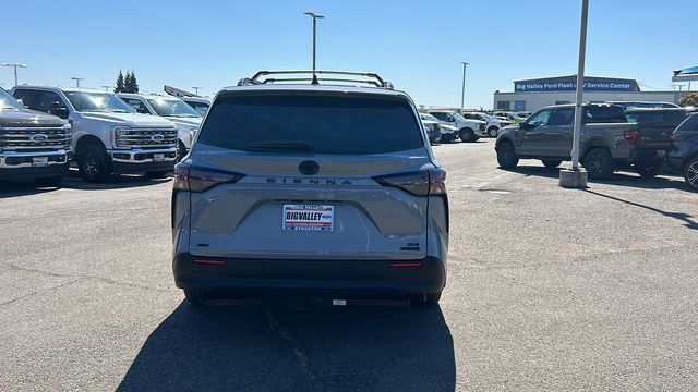 Used 2024 Toyota Sienna XLE Woodland Edition image 4