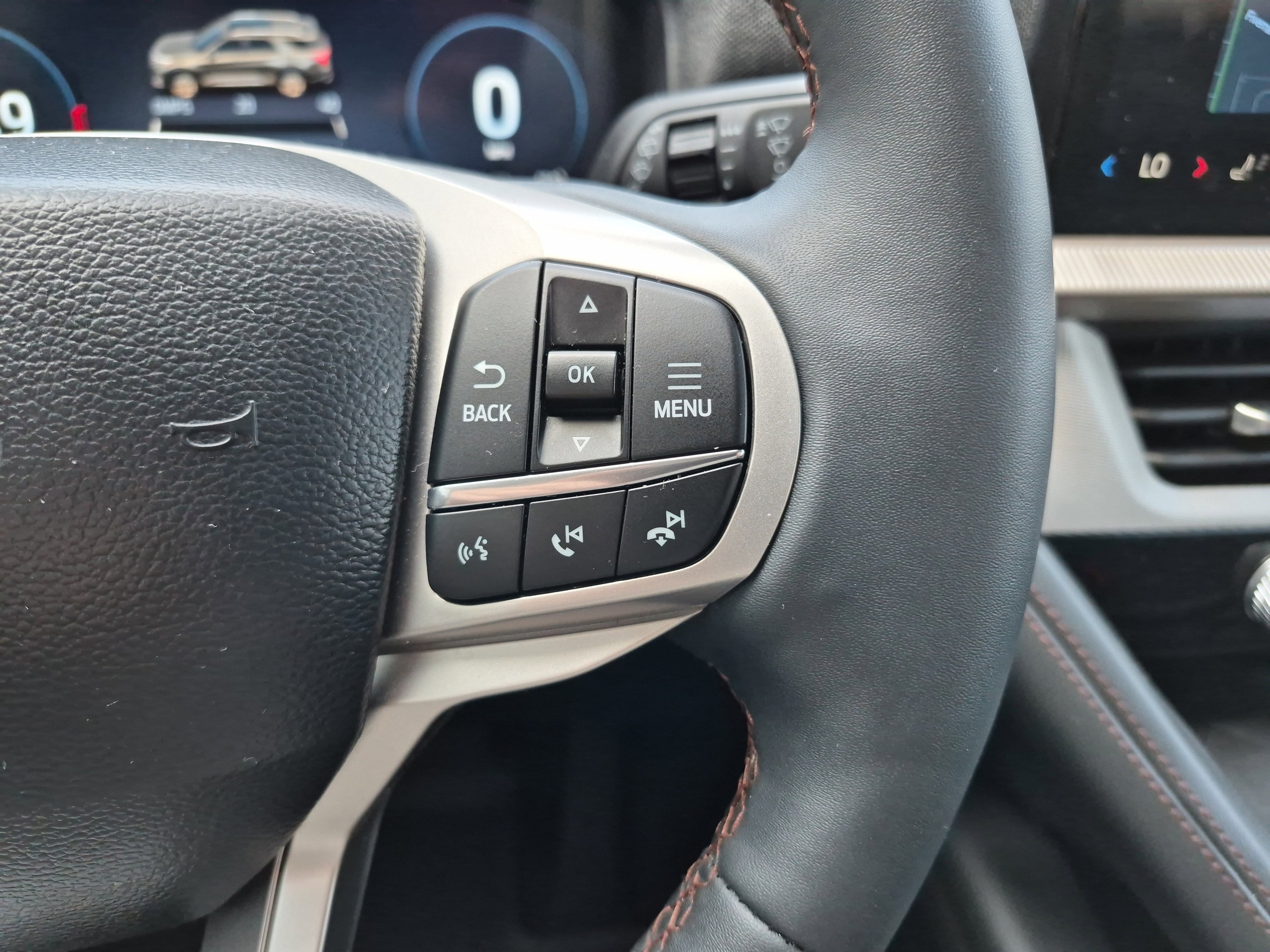 Certified 2025 Ford Explorer Active image 27