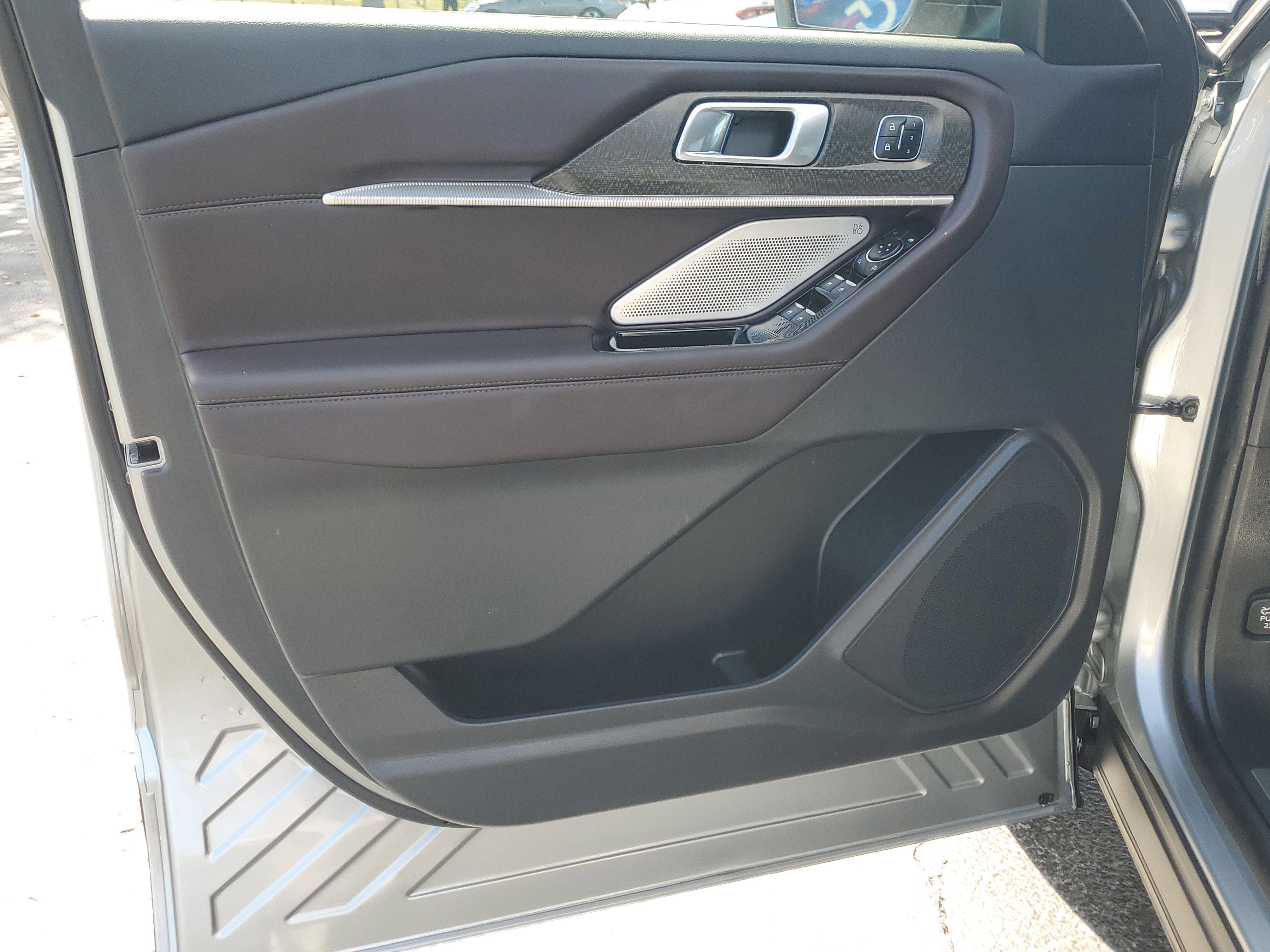 Certified 2025 Ford Explorer Platinum image 20