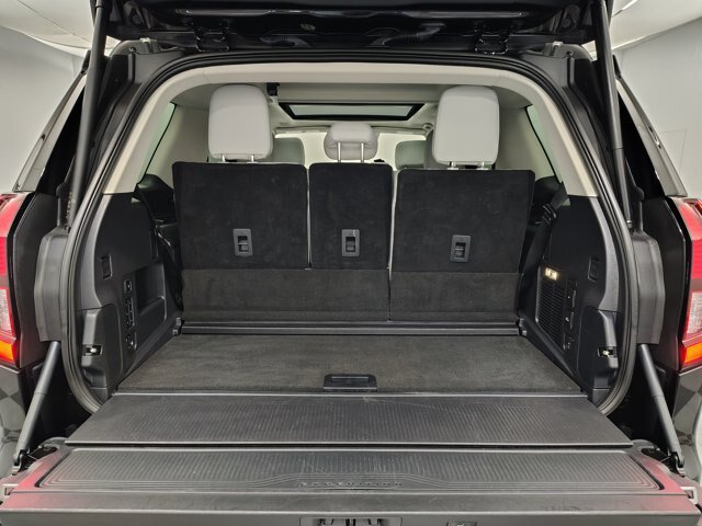 Certified 2025 Ford Expedition Platinum w/ Driver's Package AWD/4WD image 16
