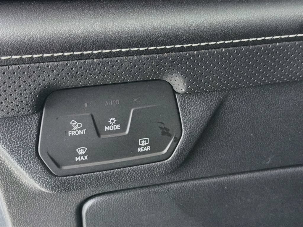 Used 2024 Volkswagen Atlas SE w/ Panoramic Sunroof Package FWD image 13