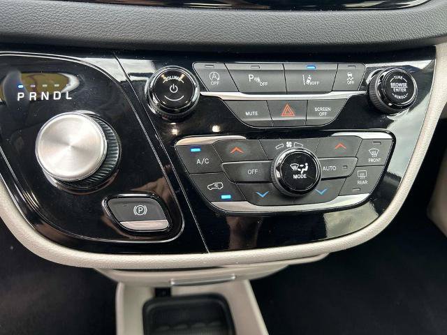 Used 2023 Chrysler Pacifica Touring-L FWD image 31