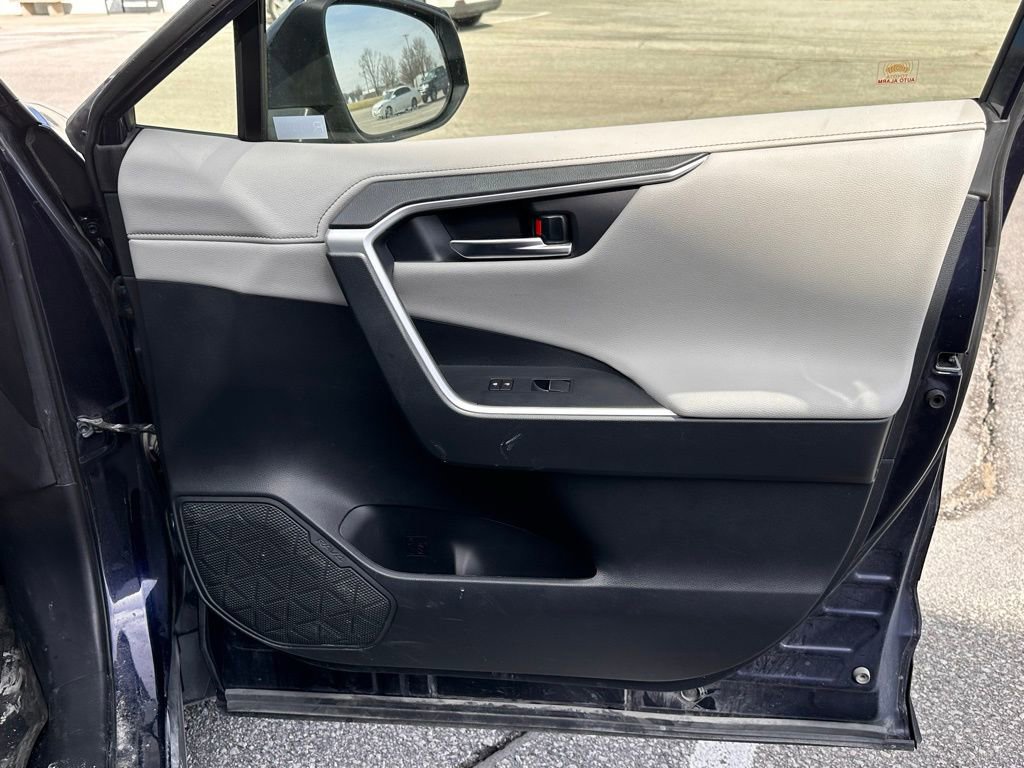 Used 2021 Toyota RAV4 Limited AWD/4WD image 23
