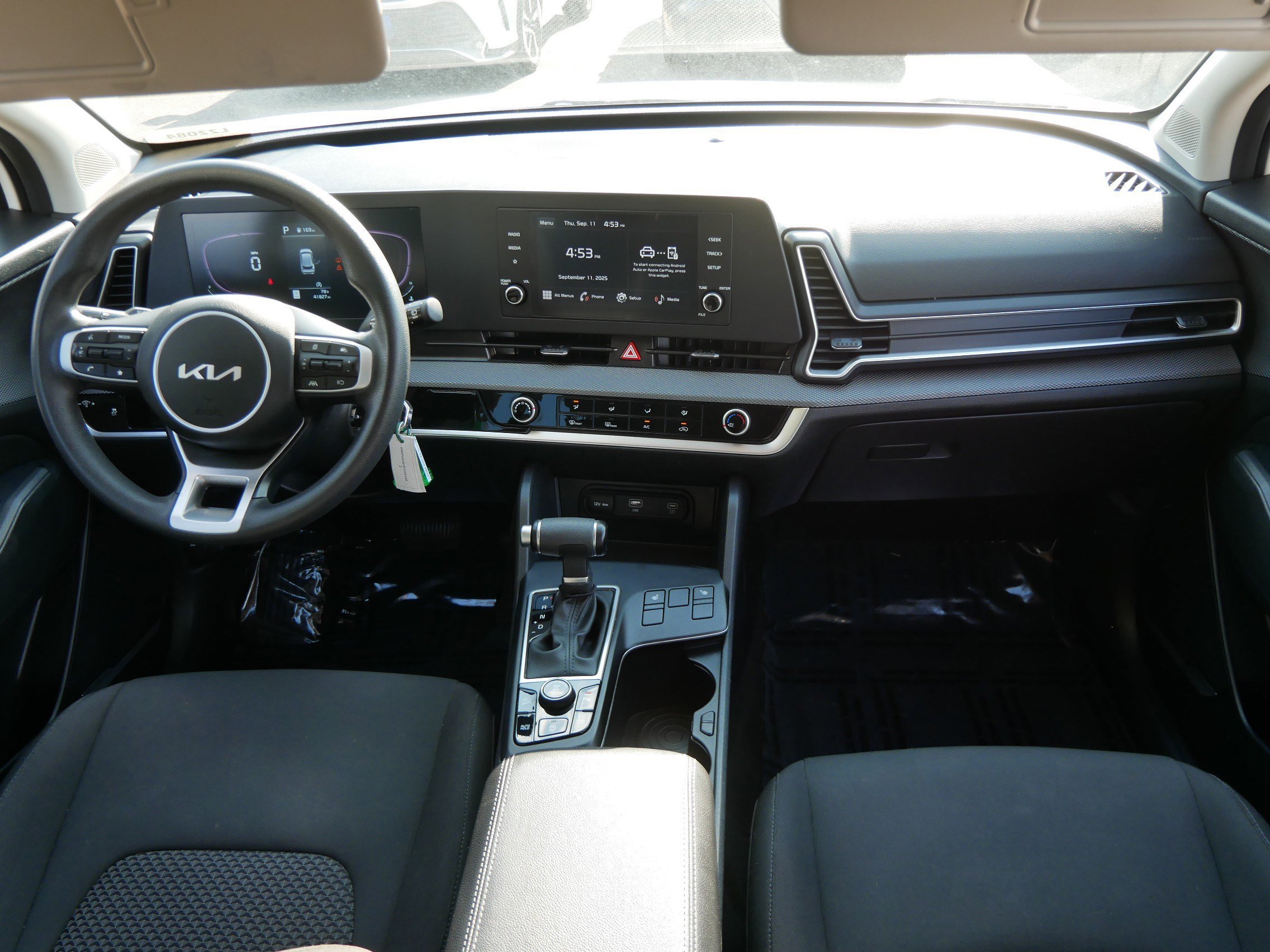 Used 2023 Kia Sportage LX image 10