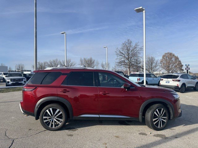 Used 2024 Nissan Pathfinder Platinum w/ Cargo Package image 6