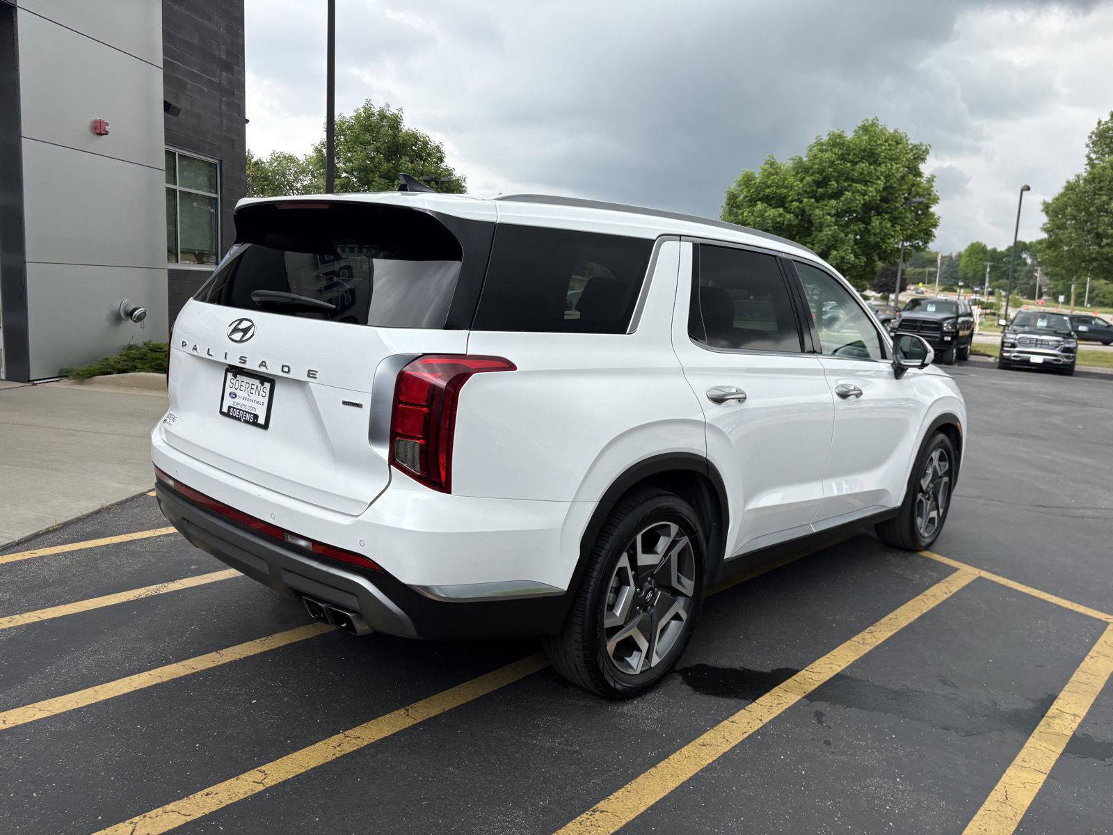 Used 2024 Hyundai Palisade Limited AWD/4WD image 6