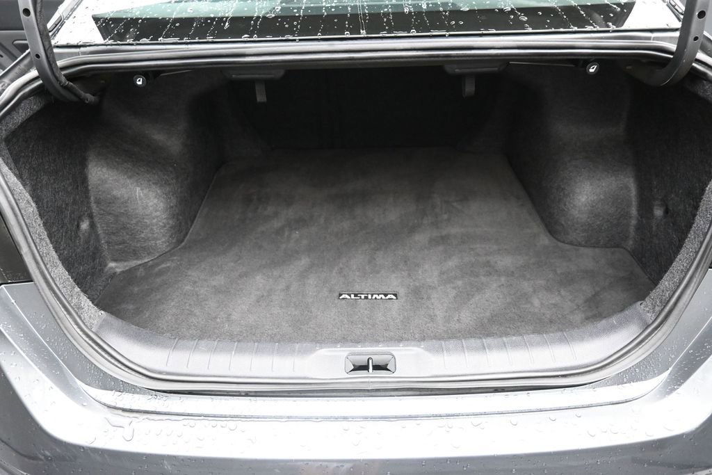 Used 2025 Nissan Altima 2.5 SV FWD image 2