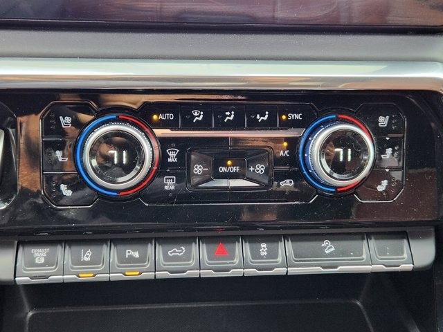 Used 2024 GMC Sierra 2500 Denali Ultimate image 17