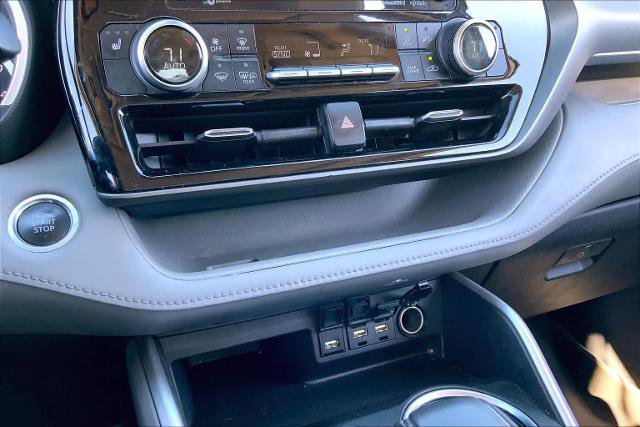Used 2021 Toyota Highlander XLE image 31