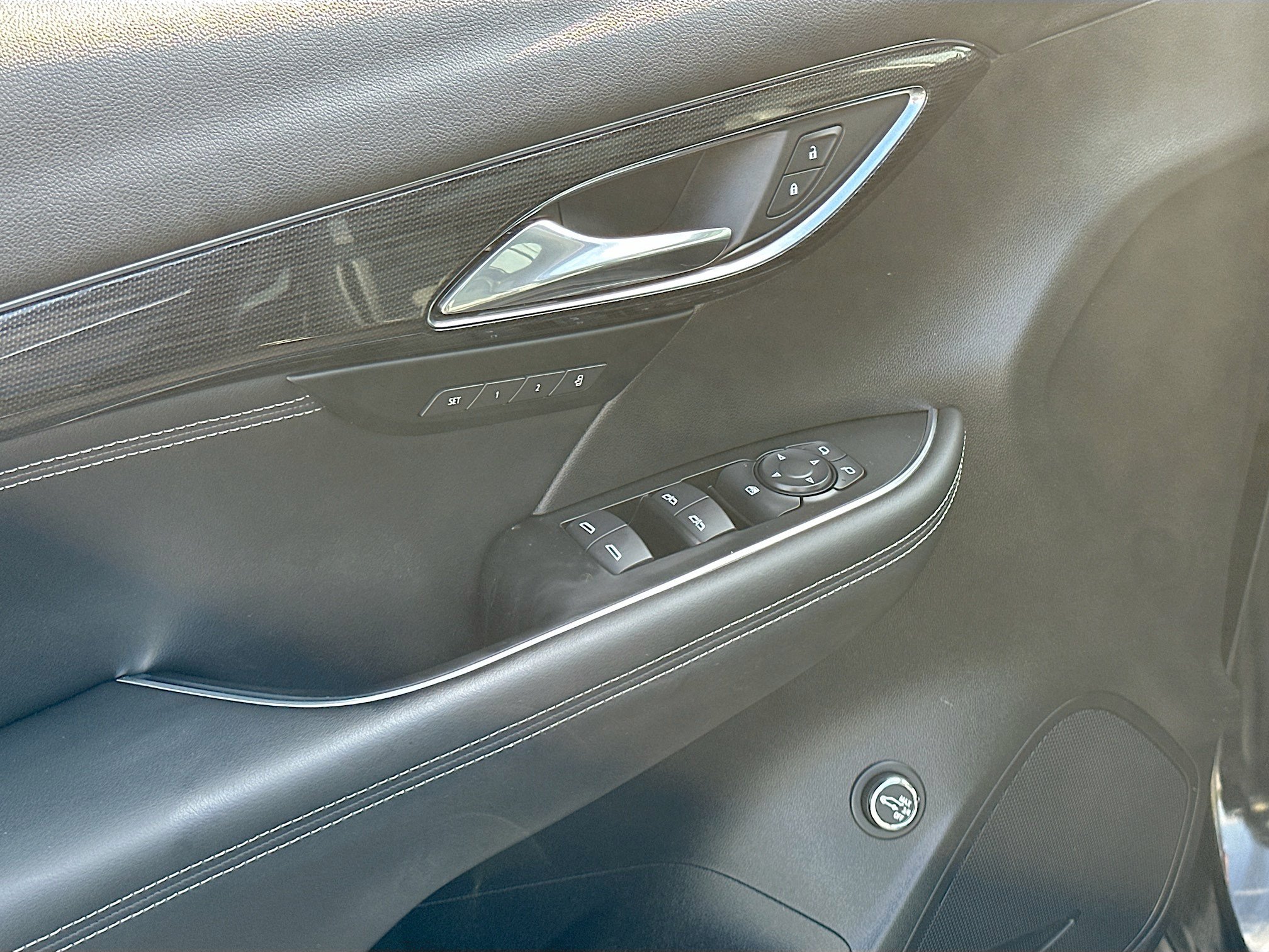 Used 2023 Buick Envision Essence FWD image 17