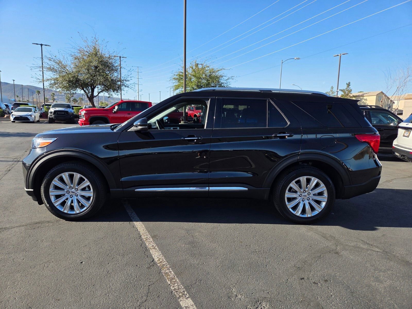 Certified 2024 Ford Explorer Limited w/ Equipment Group 301A image 3