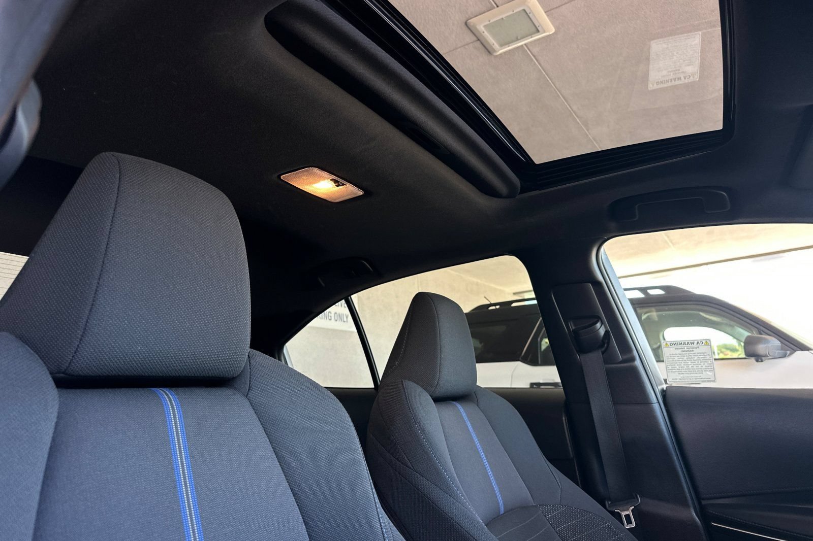 Used 2020 Toyota Corolla SE w/ SE Premium Package FWD image 15