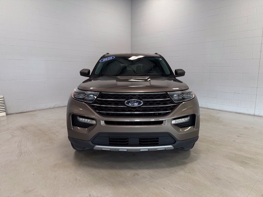 Certified 2021 Ford Explorer XLT w/ Equipment Group 202A AWD/4WD image 2