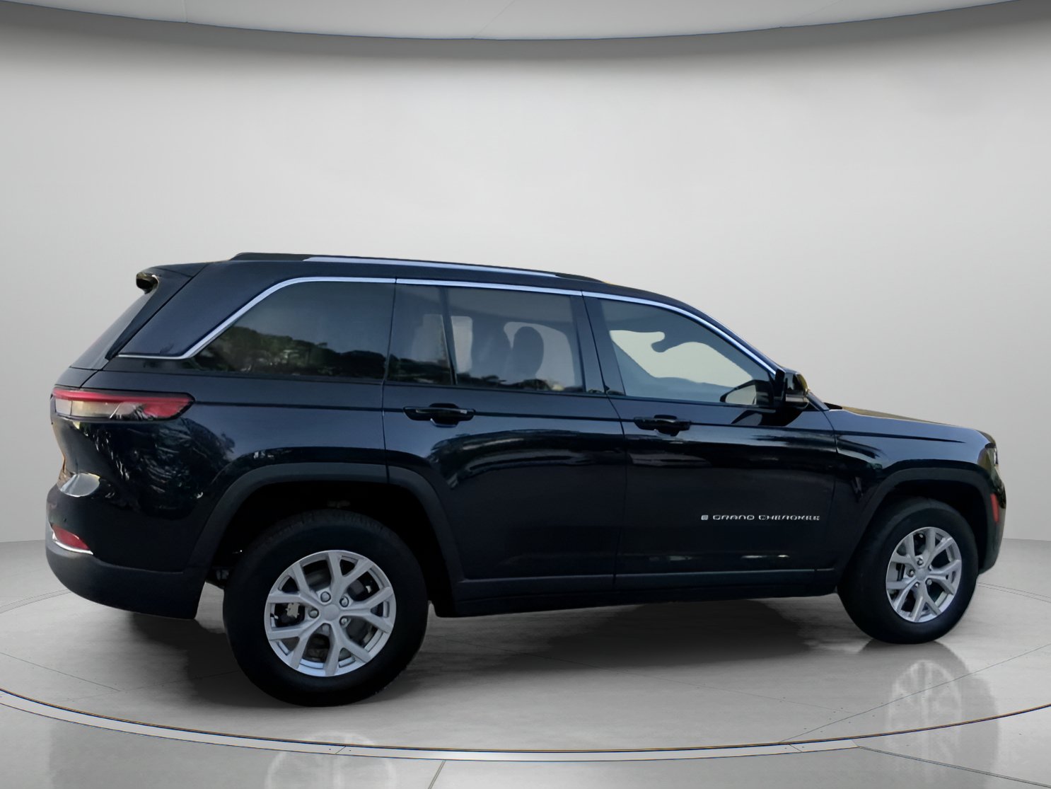 Used 2023 Jeep Grand Cherokee Limited w/ Luxury Tech Group II AWD/4WD image 30