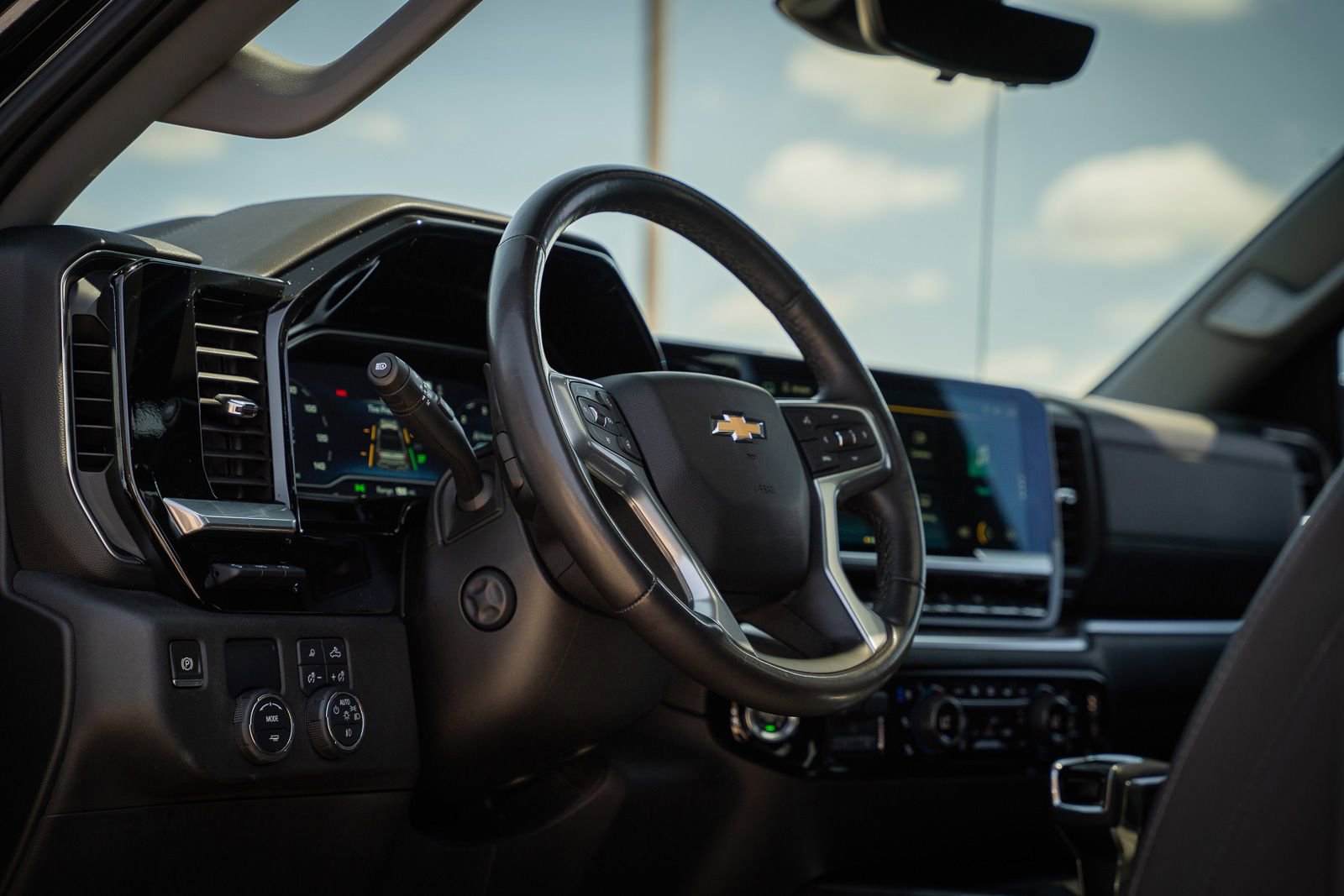 Used 2022 Chevrolet Silverado 1500 LTZ w/ LTZ Premium Package image 20