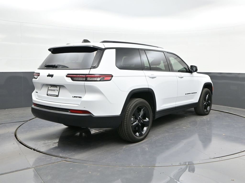 Used 2024 Jeep Grand Cherokee L Limited w/ Black Appearance Package image 11