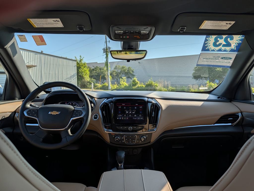 Used 2023 Chevrolet Traverse Premier FWD image 6