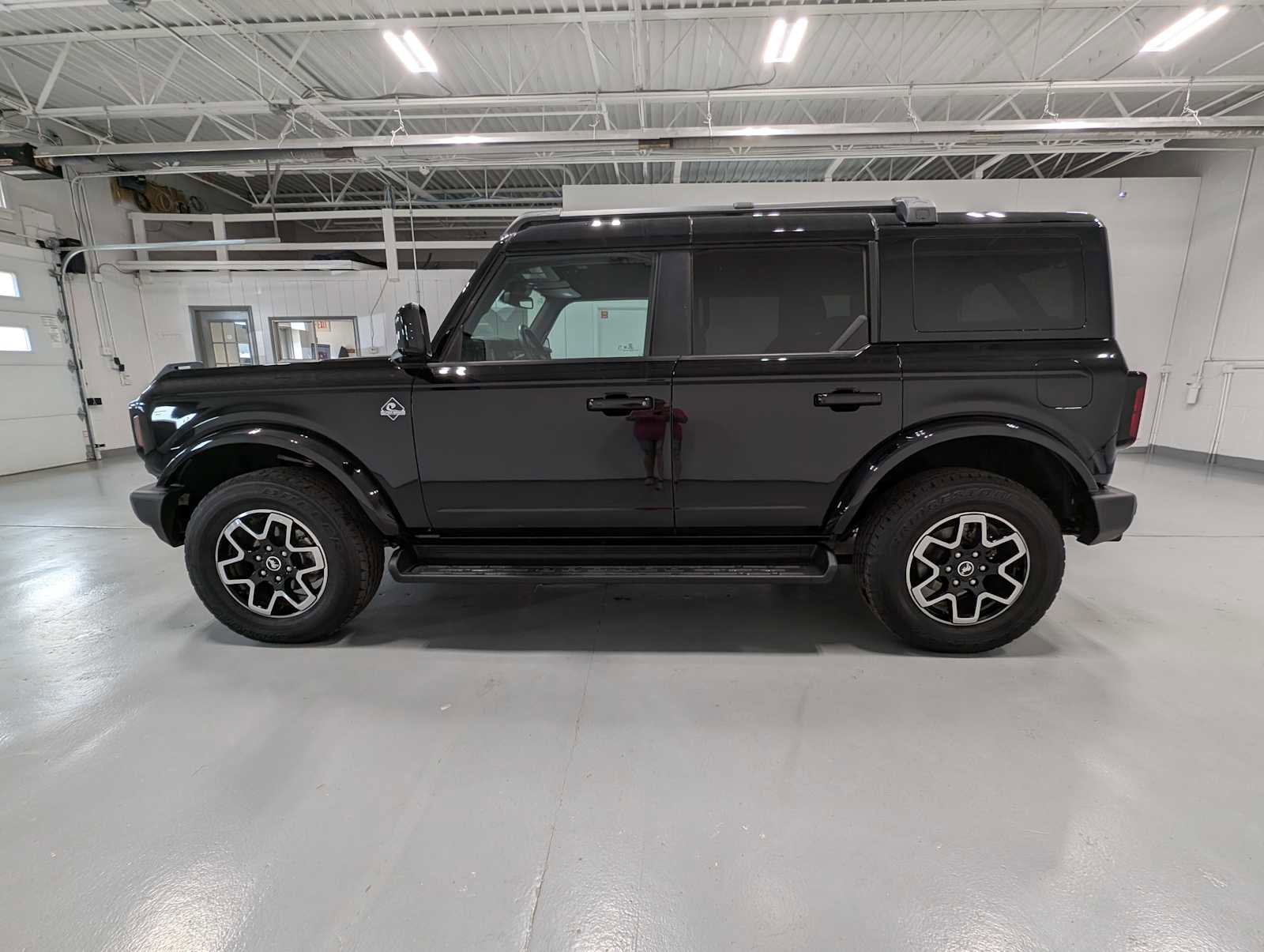 Certified 2025 Ford Bronco Outer Banks AWD/4WD image 11