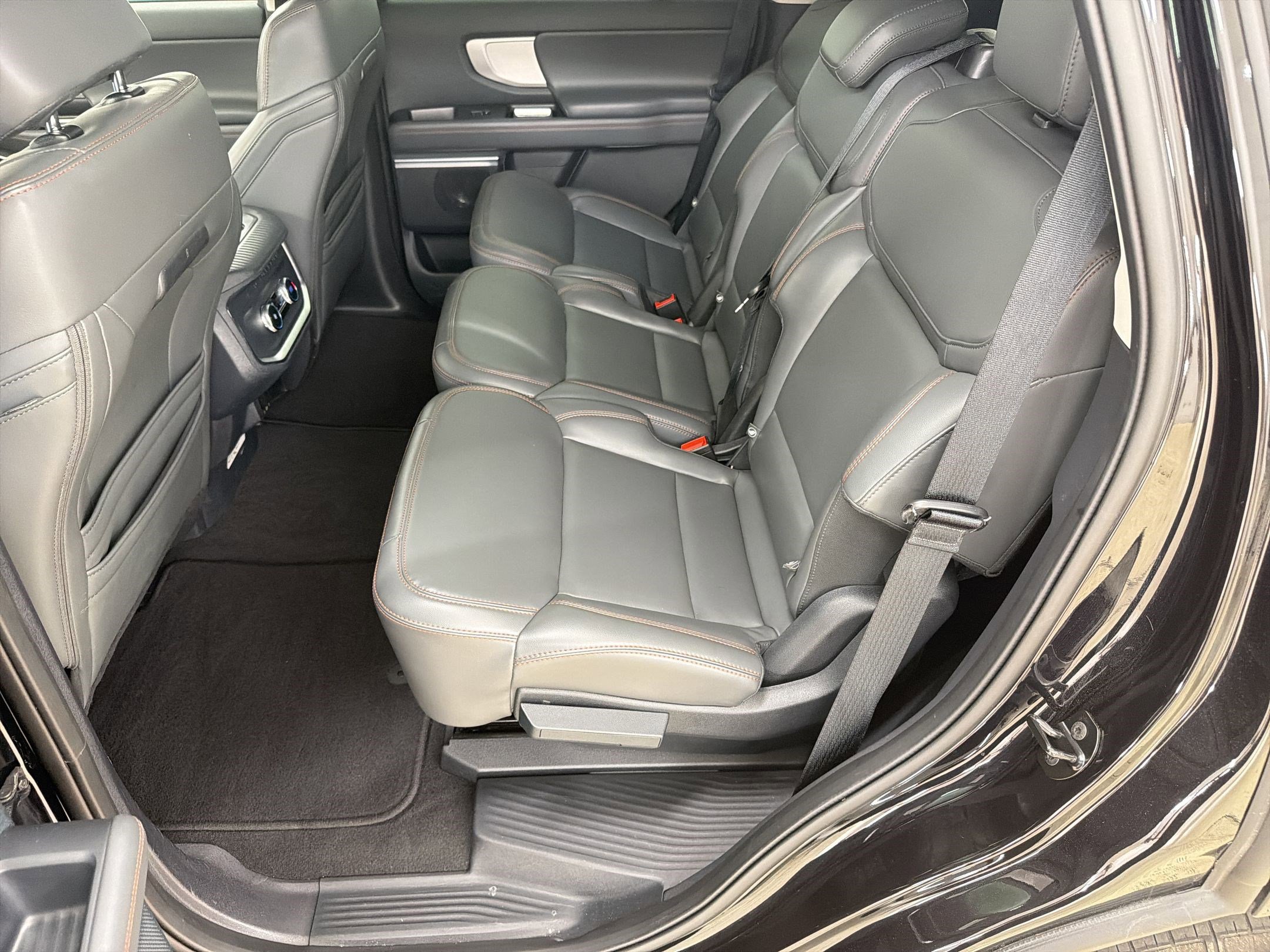 Certified 2025 Ford Expedition Active image 14