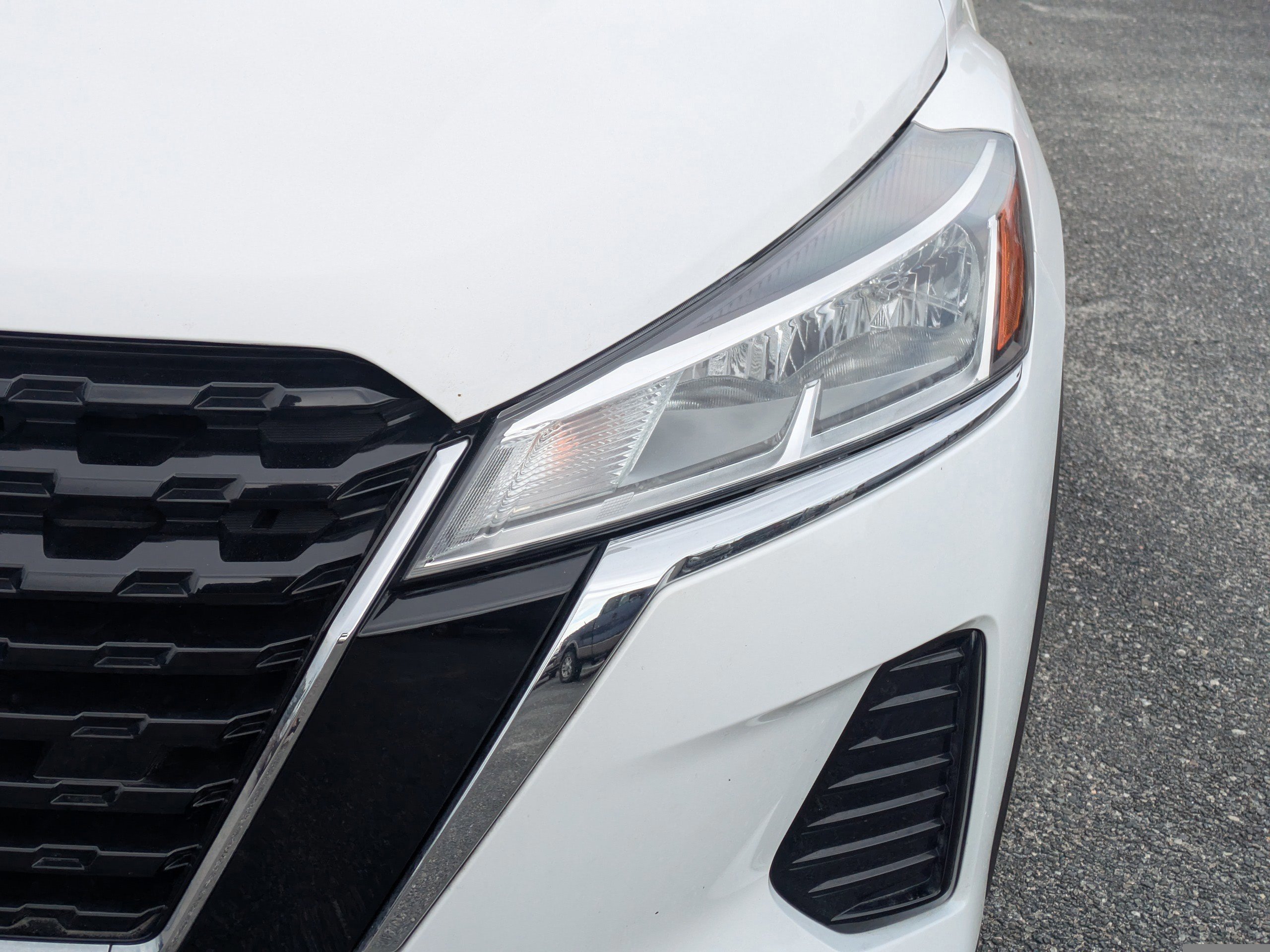 Used 2023 Nissan Kicks S image 10