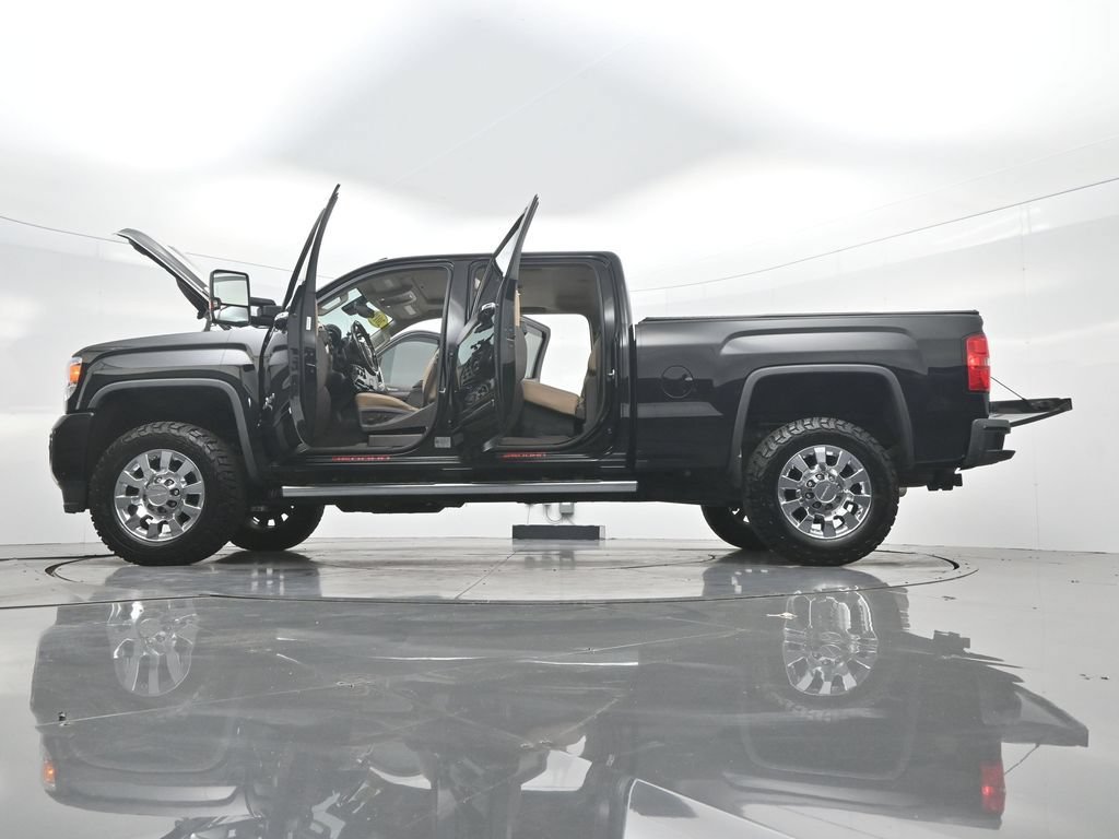 Used 2019 GMC Sierra 2500 Denali w/ Duramax Plus Package AWD/4WD image 45