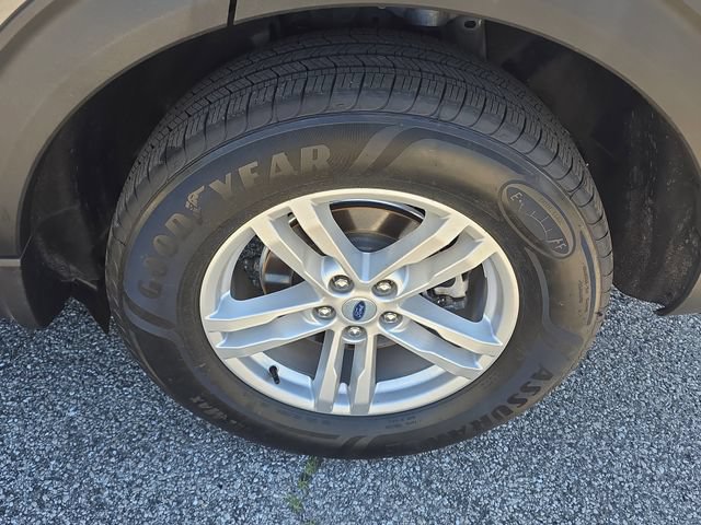 Certified 2023 Ford Explorer XLT w/ Equipment Group 202A AWD/4WD image 5