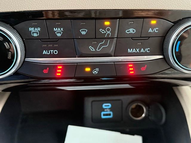 Certified 2022 Ford Escape SE w/ Cold Weather Package AWD/4WD image 26