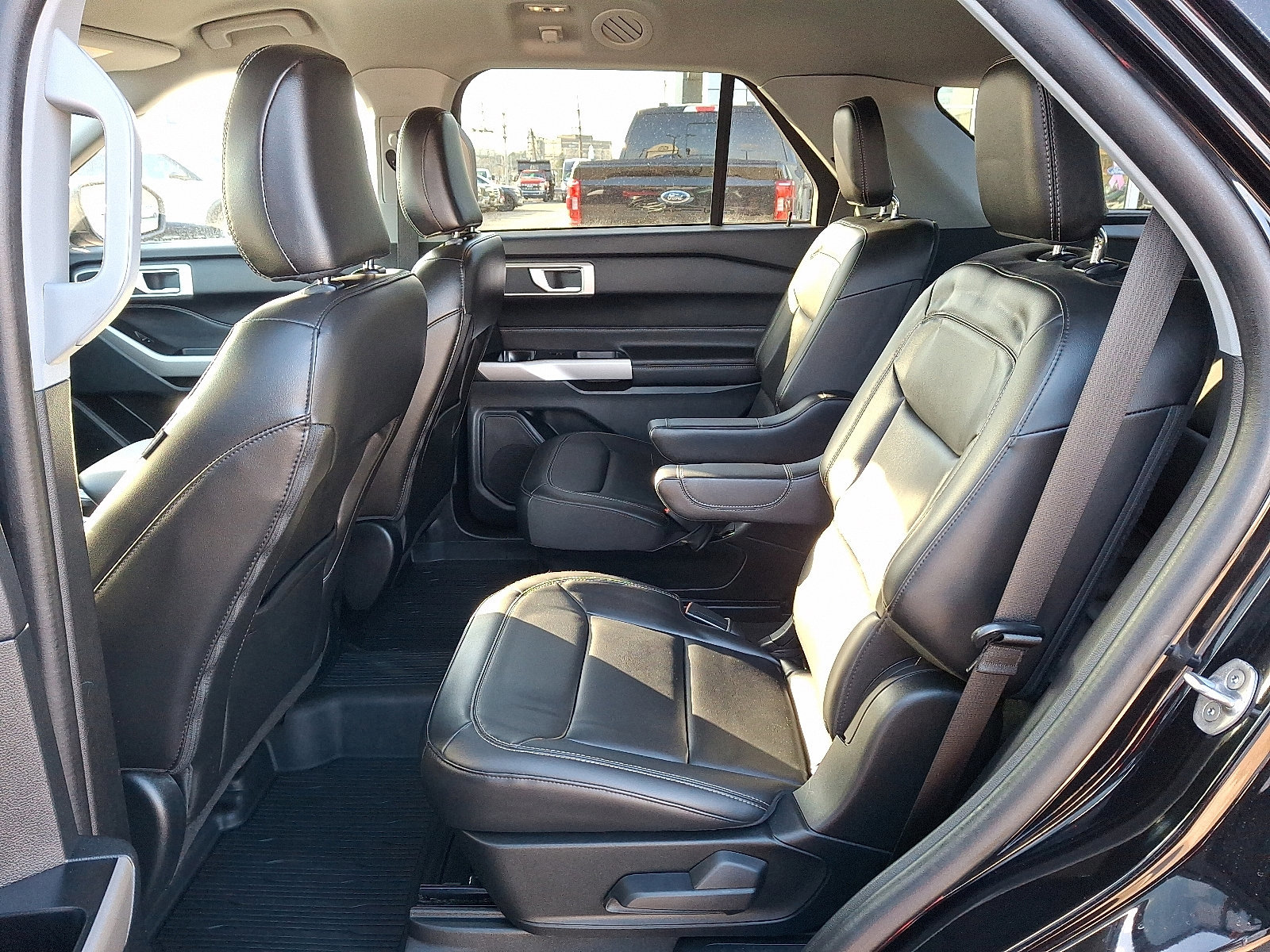 Certified 2022 Ford Explorer XLT w/ Equipment Group 202A image 10