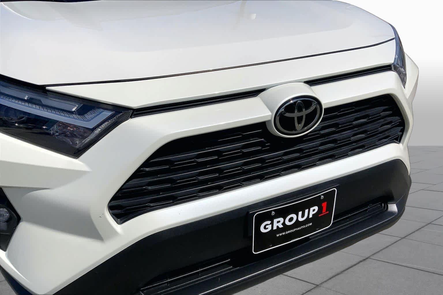 Used 2022 Toyota RAV4 XLE Premium FWD image 30