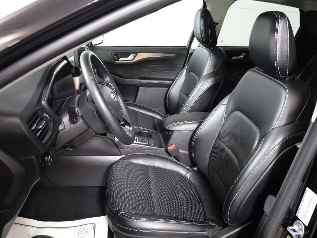 Certified 2022 Ford Escape Titanium w/ Class II Trailer Tow Package image 8