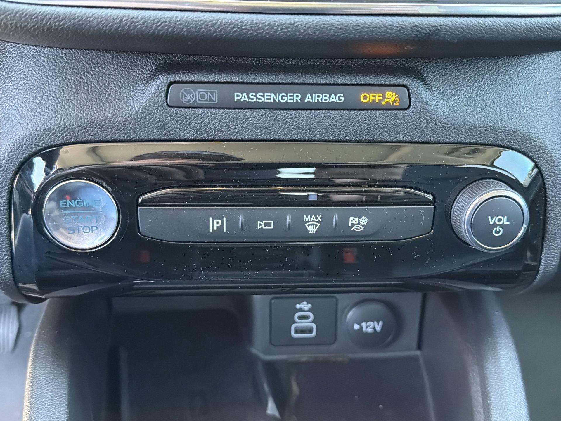 Certified 2025 Ford Escape Base w/ PHEV Premium Package image 14