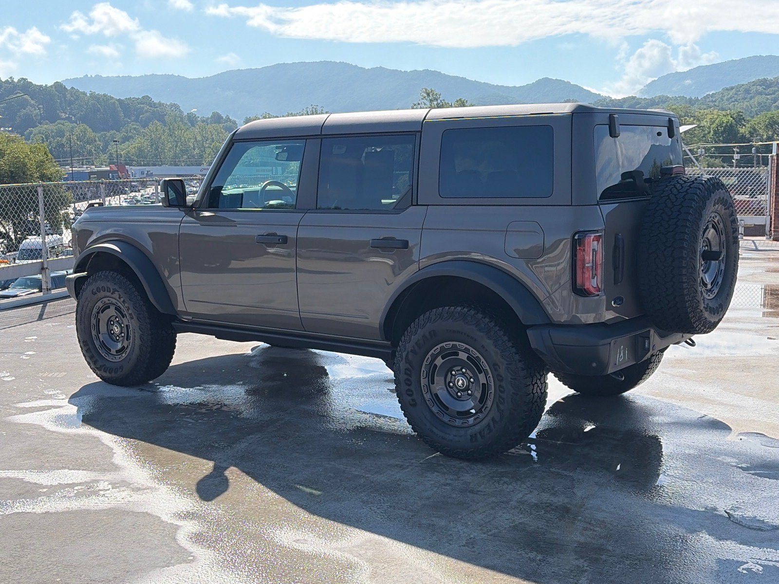 Certified 2025 Ford Bronco Badlands AWD/4WD image 4