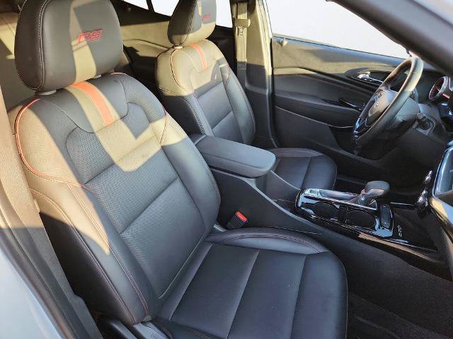 Used 2025 Chevrolet Trax RS w/ Sunroof Package FWD image 24