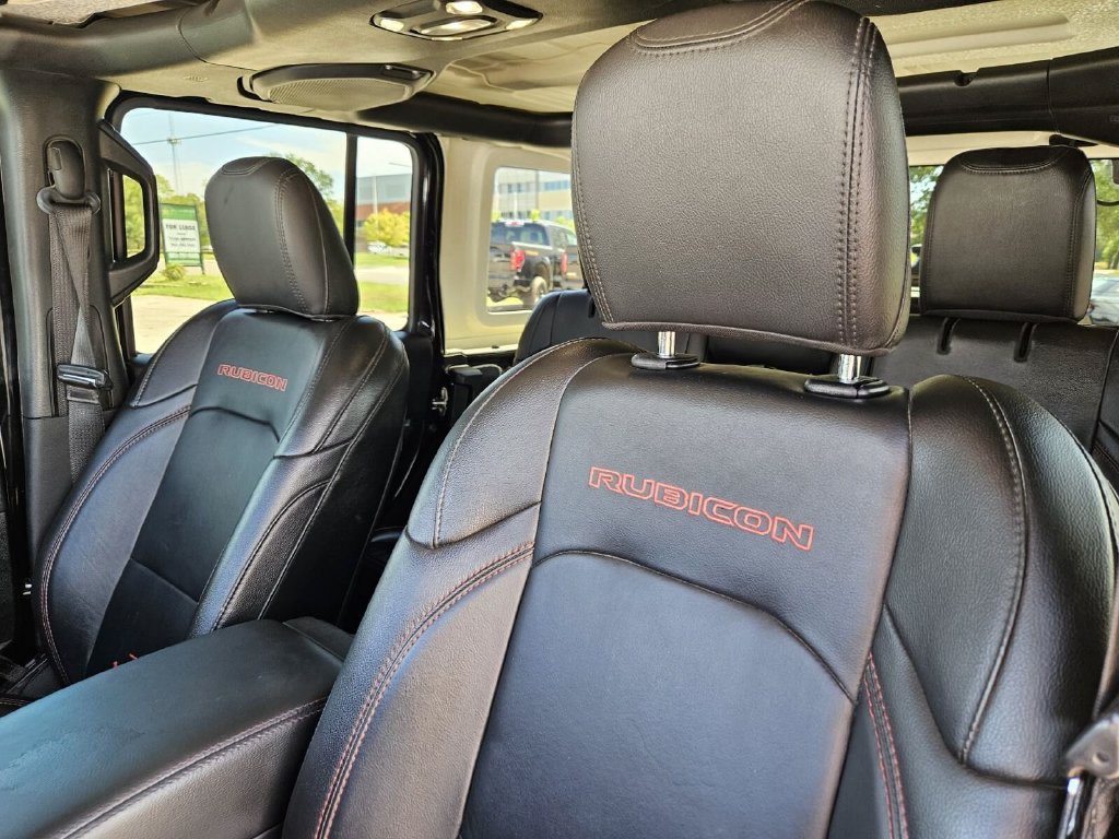 Used 2021 Jeep Wrangler Unlimited Rubicon w/ Dual Top Group AWD/4WD image 17
