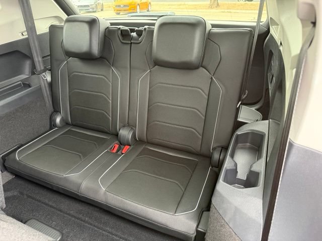 Used 2018 Volkswagen Tiguan SEL Premium FWD image 38