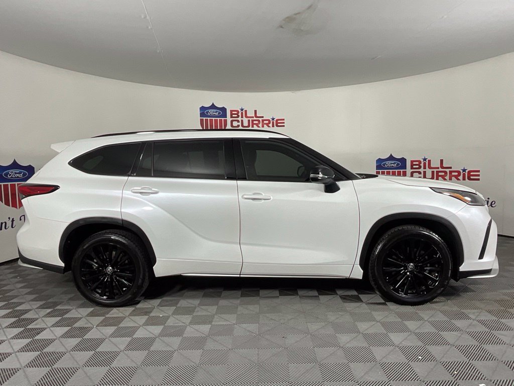 Used 2023 Toyota Highlander XSE AWD/4WD image 2