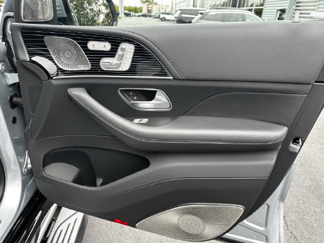 Used 2024 Mercedes-Benz Maybach GLS 600 4MATIC image 38